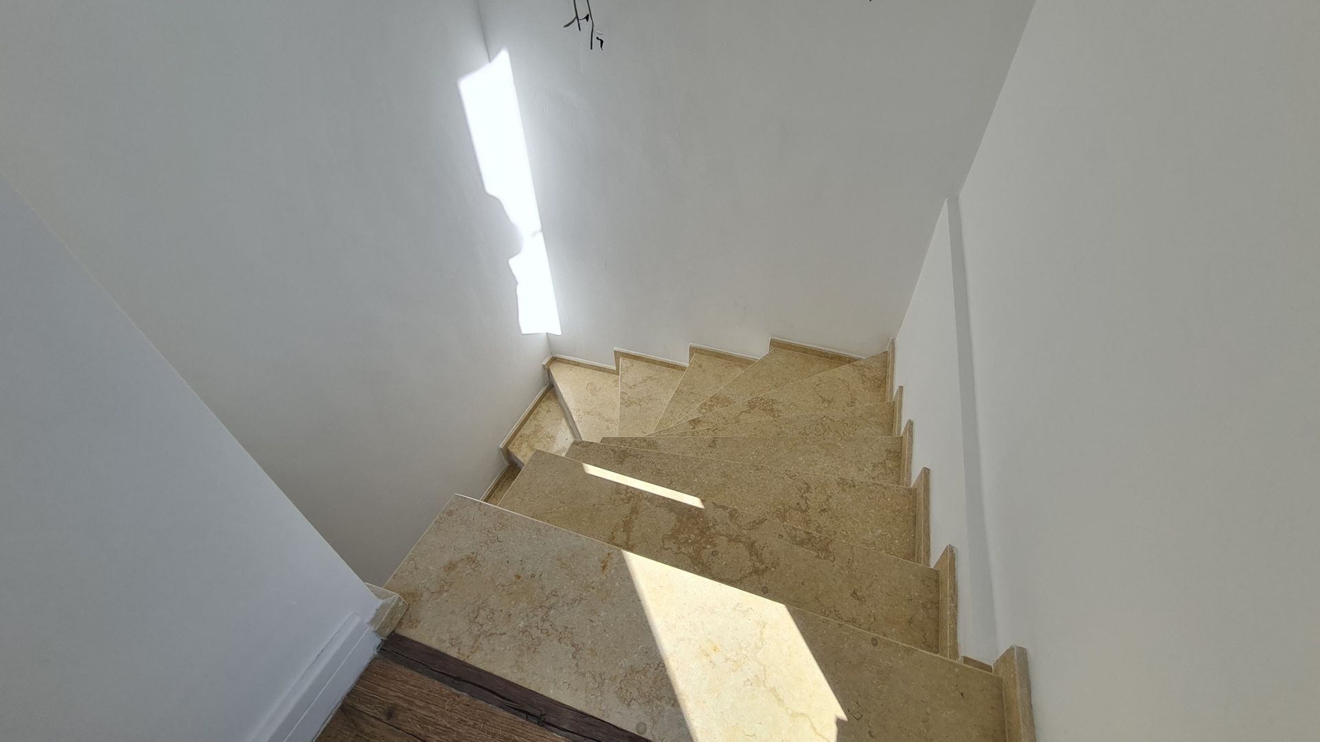 Otopeni str 23 August! Vila 5 camere la calcan pret fara concurenta! - Poză 8