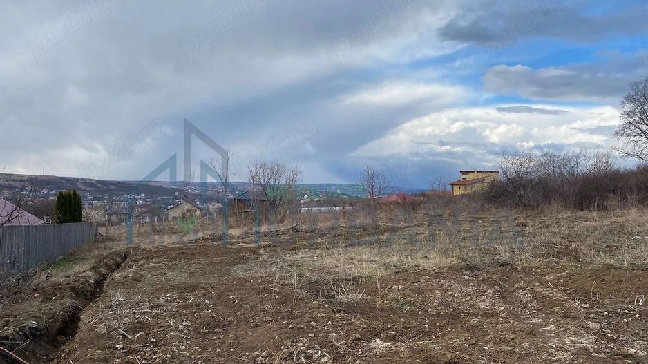 Teren intravilan Bucium (Plopii fara sot) - Poză 1