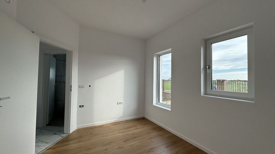 Duplex cu 4 camere si teren generos de 352 mp – Mosnita Noua - Poză 8