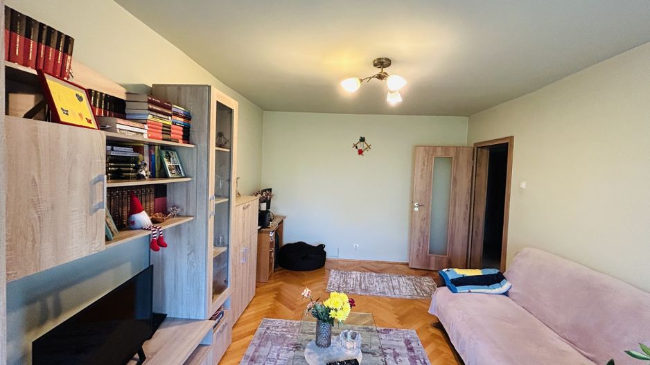 Apartament decomandat, cu 3 camere, 2 bai, 2 balcoane - Zona Strand - Poză 10