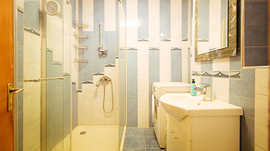 Ideal pentru o familie, toate facilitățile în apropiere - Poză 12