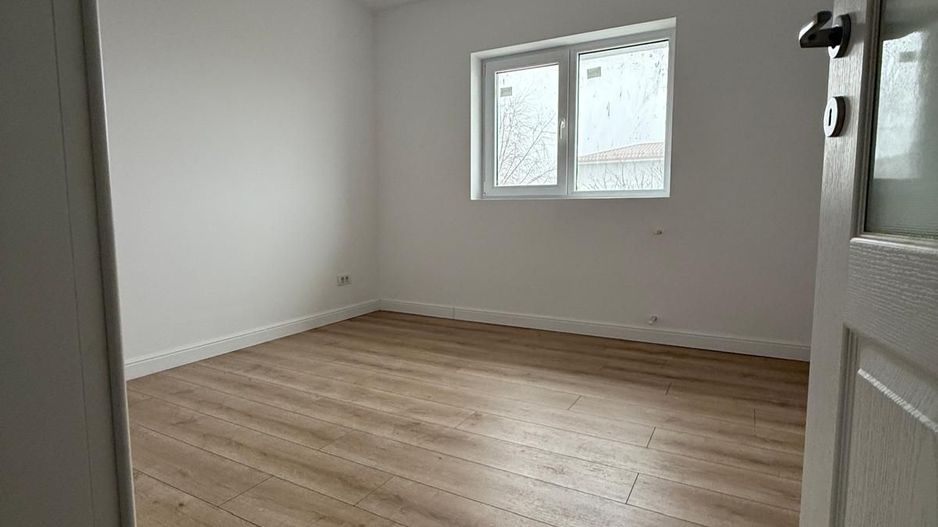 Mutare imediată! Vilă duplex 4 camere cu curte proprie - Poză 8