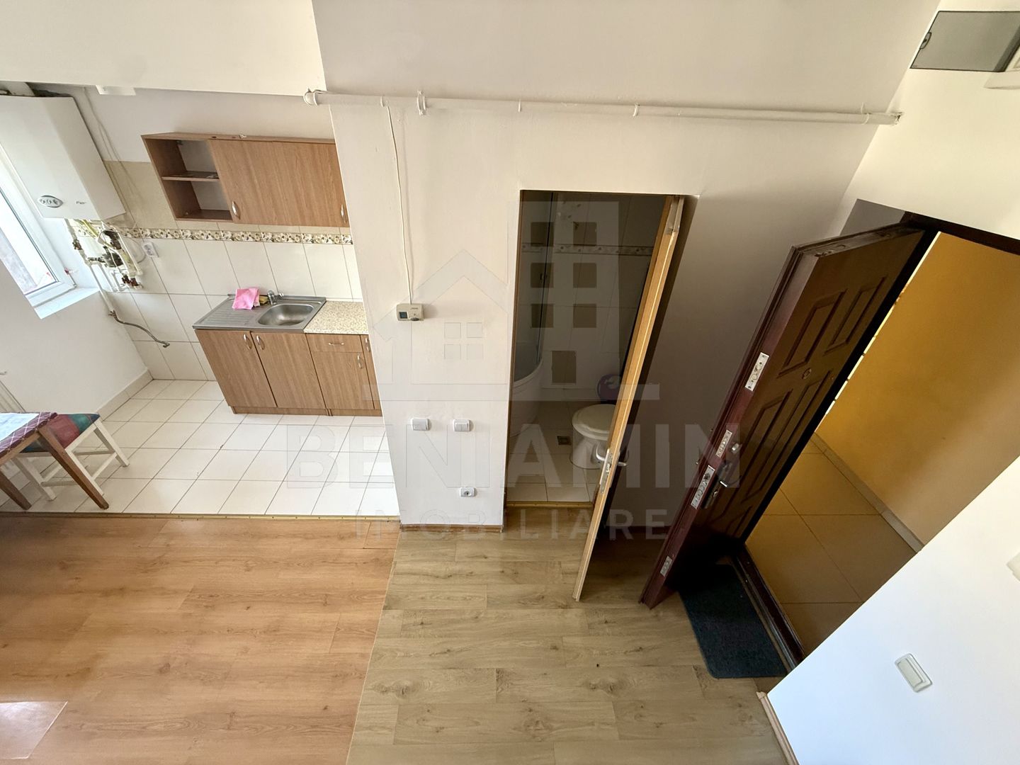 3 camere - 55mp - 2010 - centrala proprie - zona Garii - Poză 2