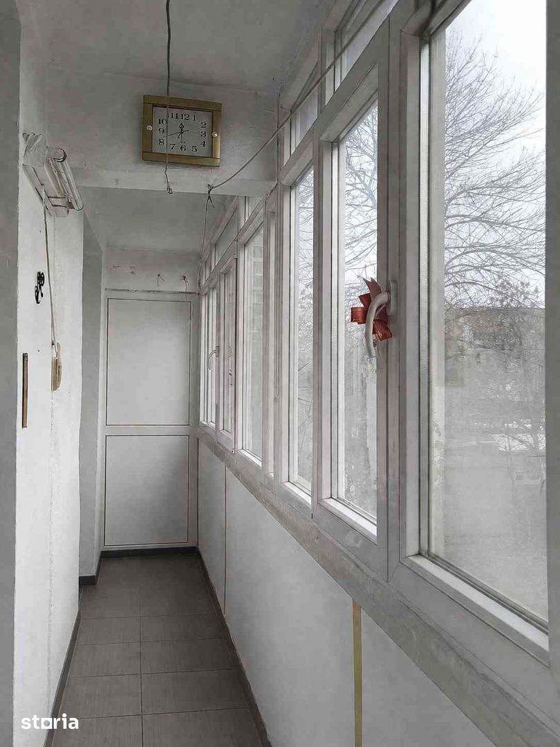 Vanzare 3 camere, etaj 1, balcon luminos, bucătărie separată – Drumul Taberei - Poză 3