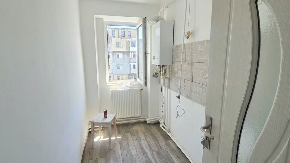 De vanzare apartament cu 2 camere, renovat, etaj9, Viziru 3, 43.000 euro - Poză 4