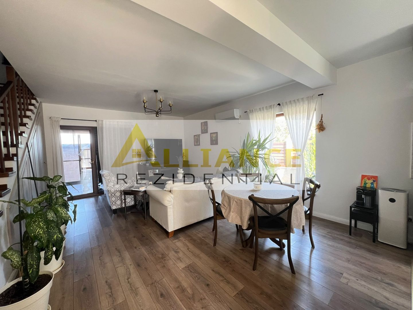 Duplex mobilat si utilat  - 4 camere - Strada asfaltata-800 M de STV - Poză 4
