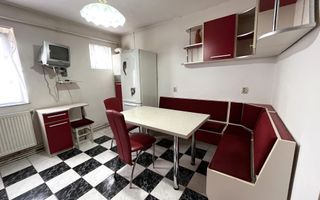 Apartament cu 3 Camere, Etaj Intermediar, Zona Cetate - Poză 2