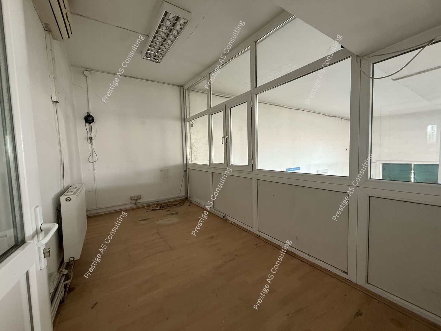 Hala 300 mp | Birouri + Vestiar | Acces auto | 3 intrari | Zona Lipovei - Poză 10