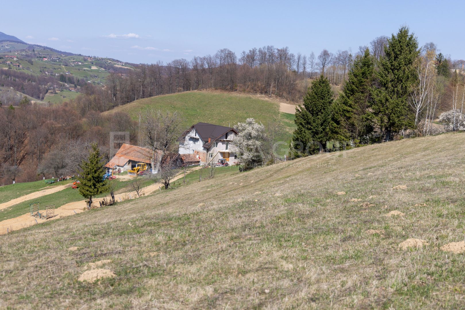 Teren intravilan în Poiana Mărului, 3.791 mp cu priveliste panoramica - Poză 13