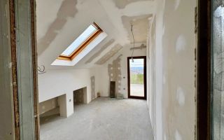 Casă cu priveliste panoramica spre Sibiu  situata in Sura Mare - Poză 4