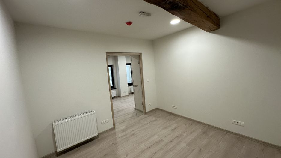 Spatii de birouri Ultracentral suprafață  de 27.7 mp - Poză 6