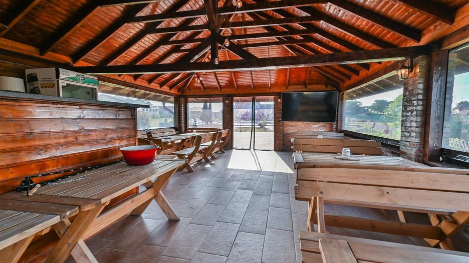 Sala de evenimente cu  piscina si foisor Biled COMISION 0 % CUMPARATOR - Poză 15