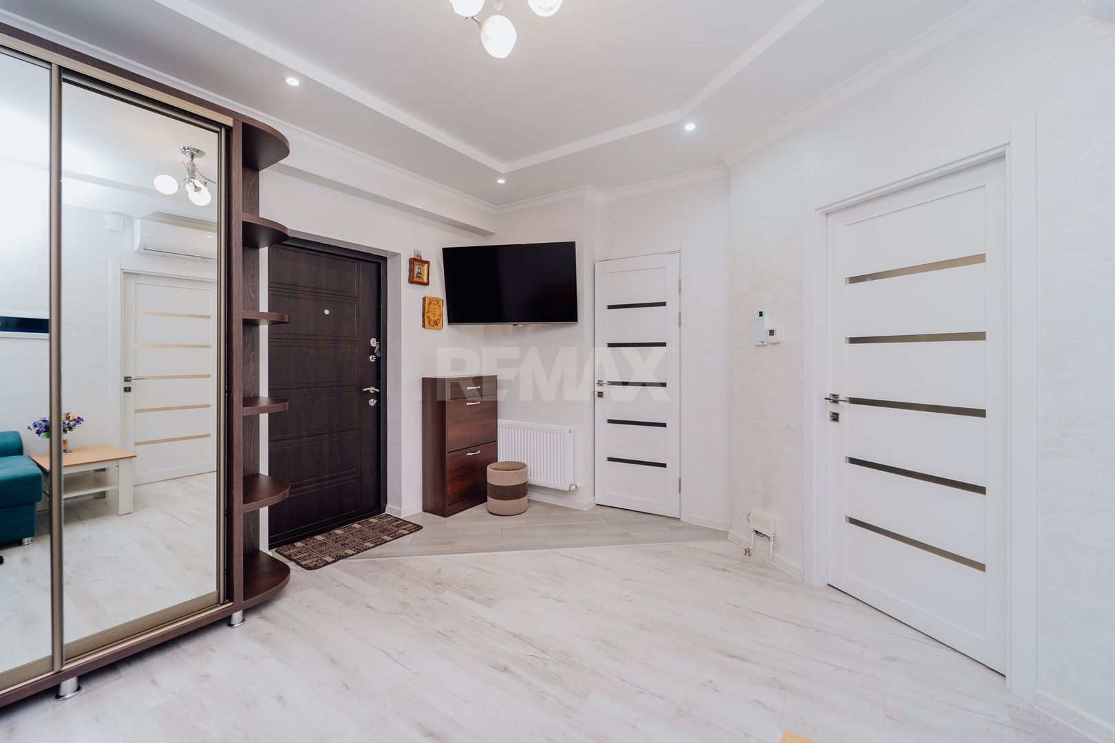 Vând apartament cu 1 cameră. st. Sprincenoaia - Poză 5