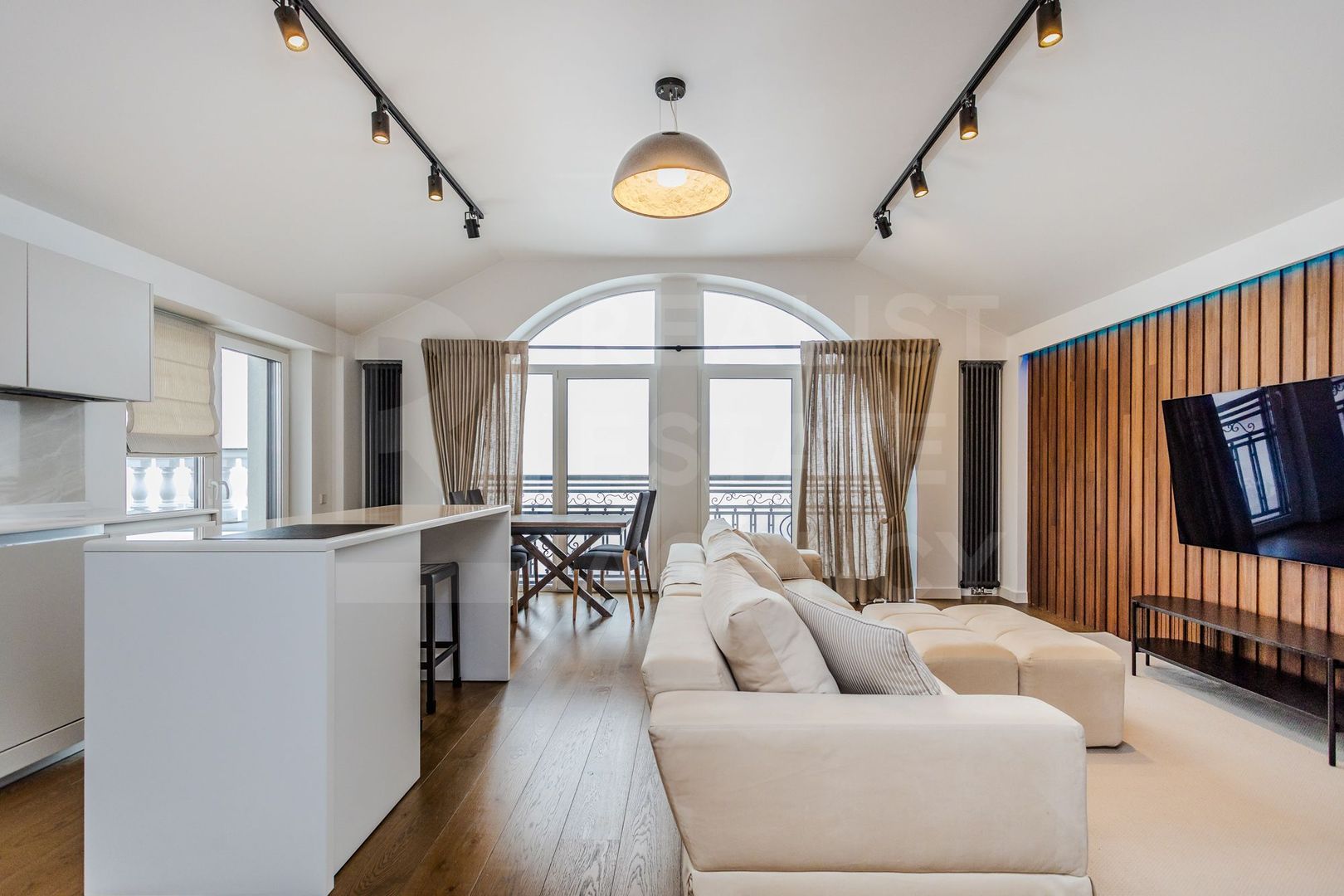 Chirie, apartament 3 camere, strada Alexandru Bernardazzi, Centru - Poză 3