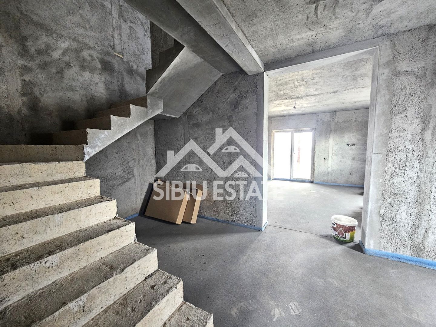 Casa 4 camere, 2 bai, curte si terasa Sibiu Calea Cisnadiei - Poză 4
