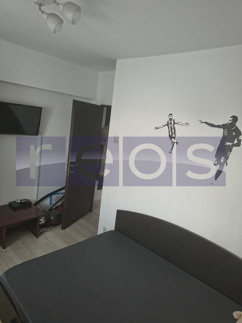 VANZARE 4 CAMERE DECOMANDAT -PARCARE -BULEVARDUL  GHENCEA - Poză 4