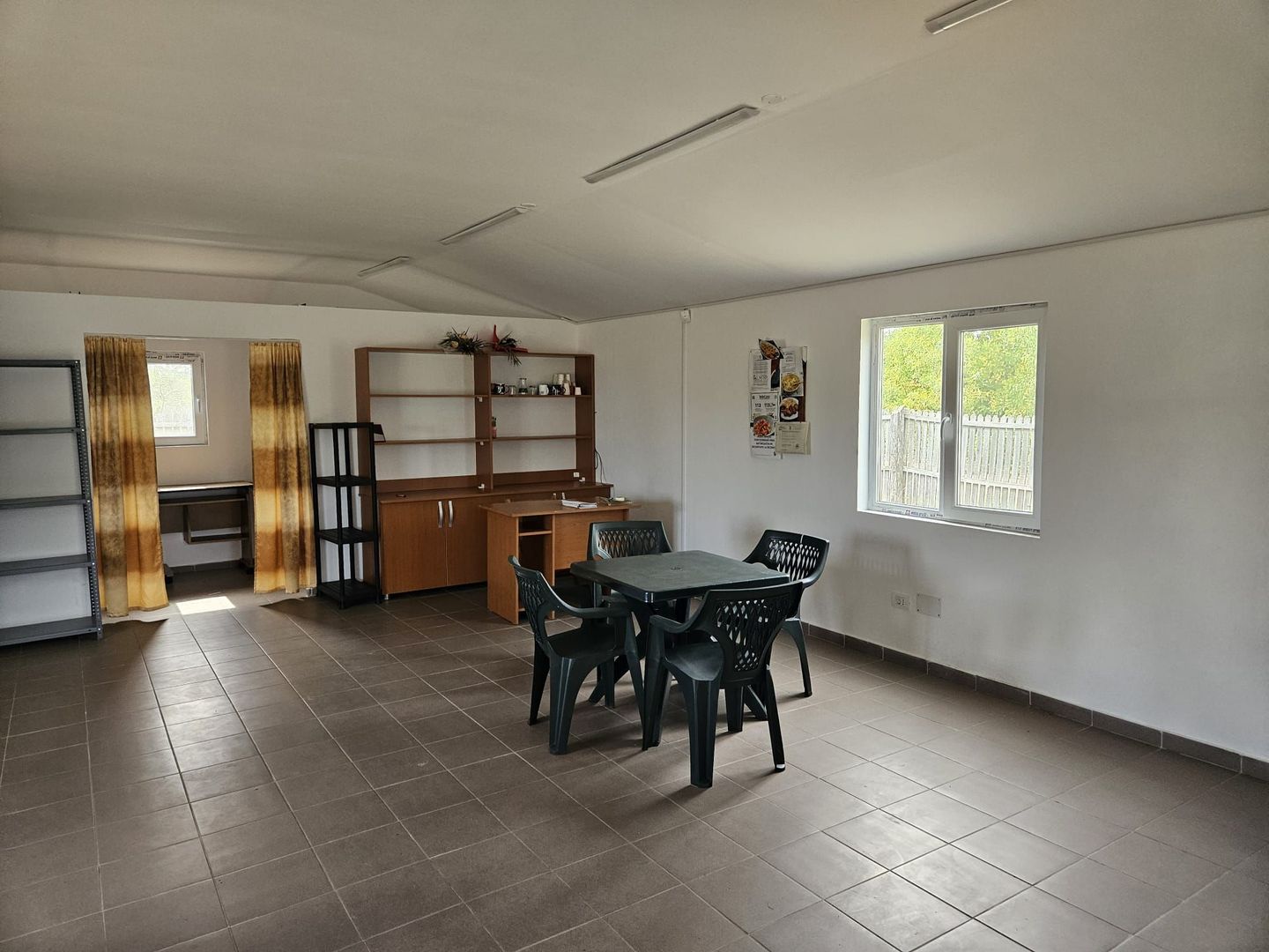 Spatiu comercial + teren, Moraresti stradal, DN7 Pitesti-Valcea - Poză 11