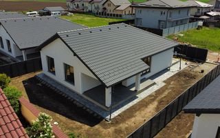 Casa pe parter cu 4 camere de vânzare - Sânpetru - Poză 3