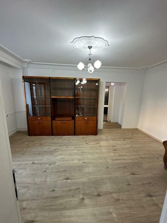 Vand apartament 4 camere Drumul Taberei Valea Argesului 2 - Poză 2