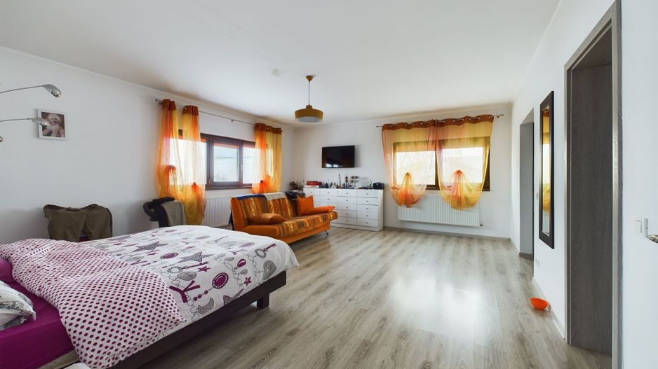 Casă Impresionantă Curte Generoasă Construcție de Calitate Berceni - Poză 6