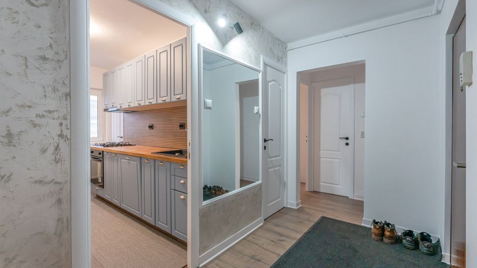 Chirie 2 camere Astra Brașov: 57 mp, AC și două balcoane închise - Poză 16