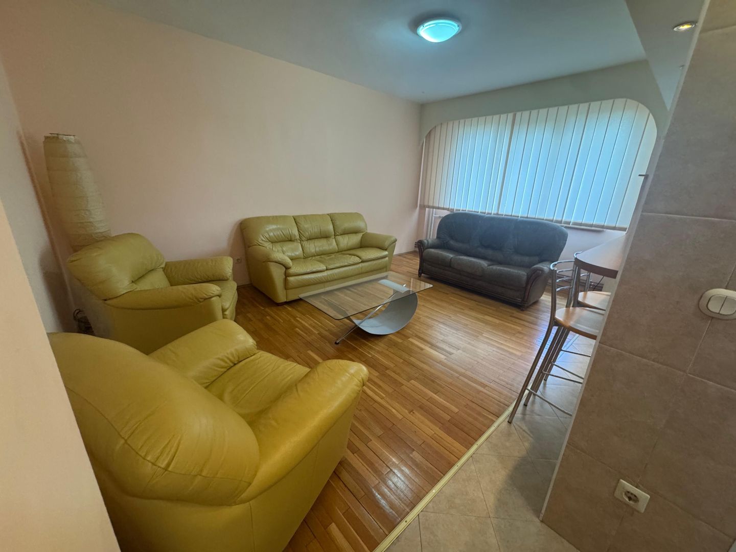 Apartament 4 Camere | Etajul 2 | Zona Circumvalatiunii | - Poză 2