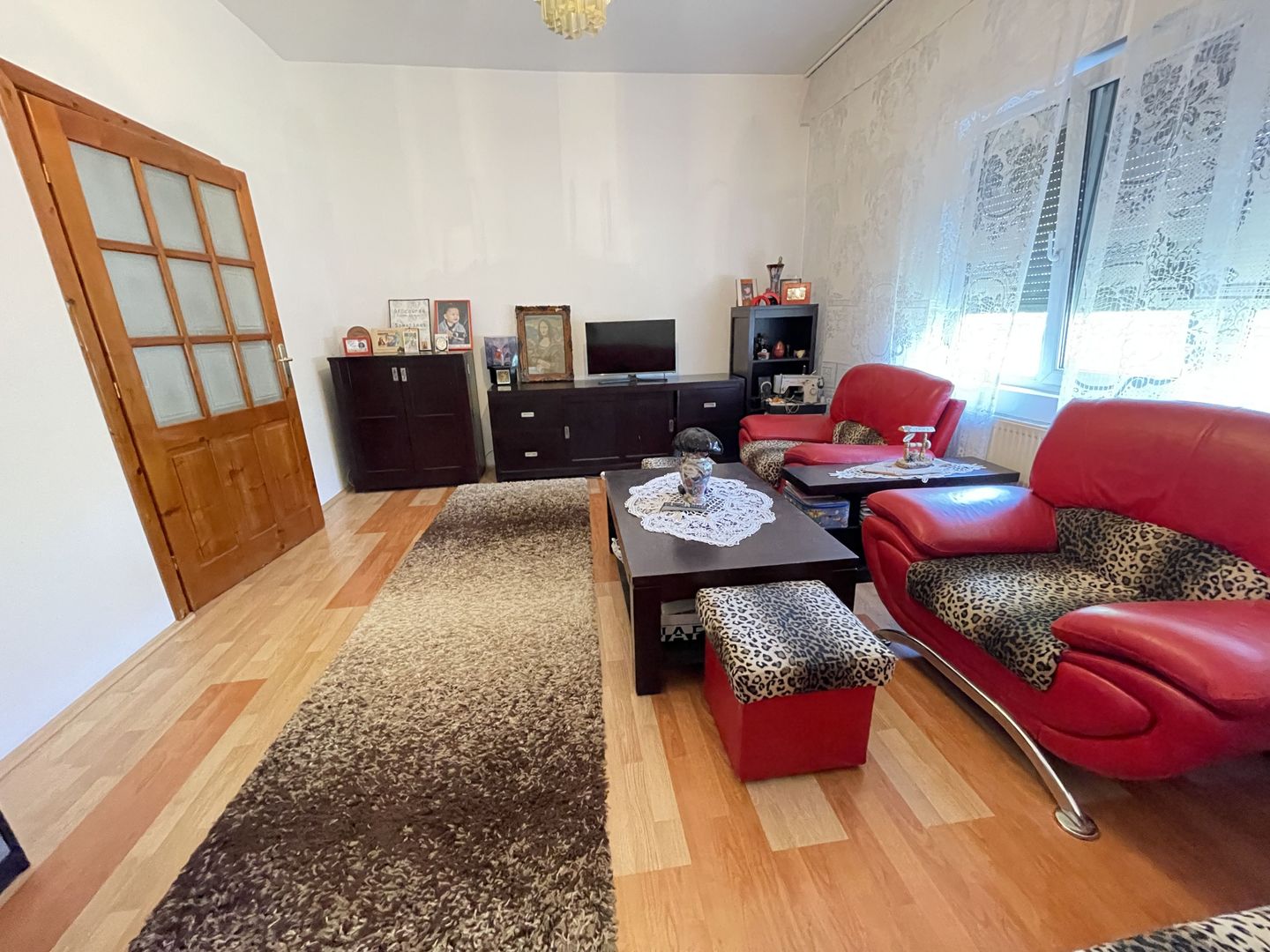 Casa cu teren 1000 mp și front 26 ml în zona Bogdanesti - Poză 1