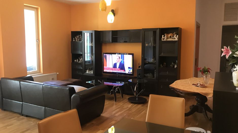 Apartament generos 3 camere - Poză 1