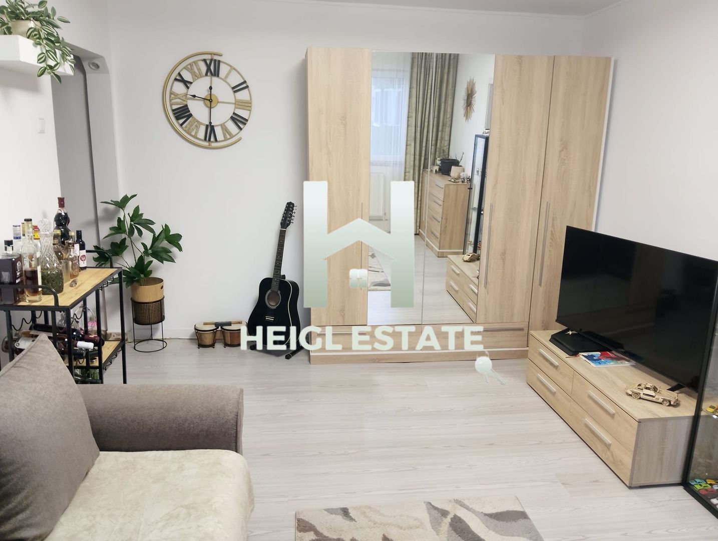 Apartament mobilat cu 2 camere in zona Dacia etaj intermediar - Poză 2