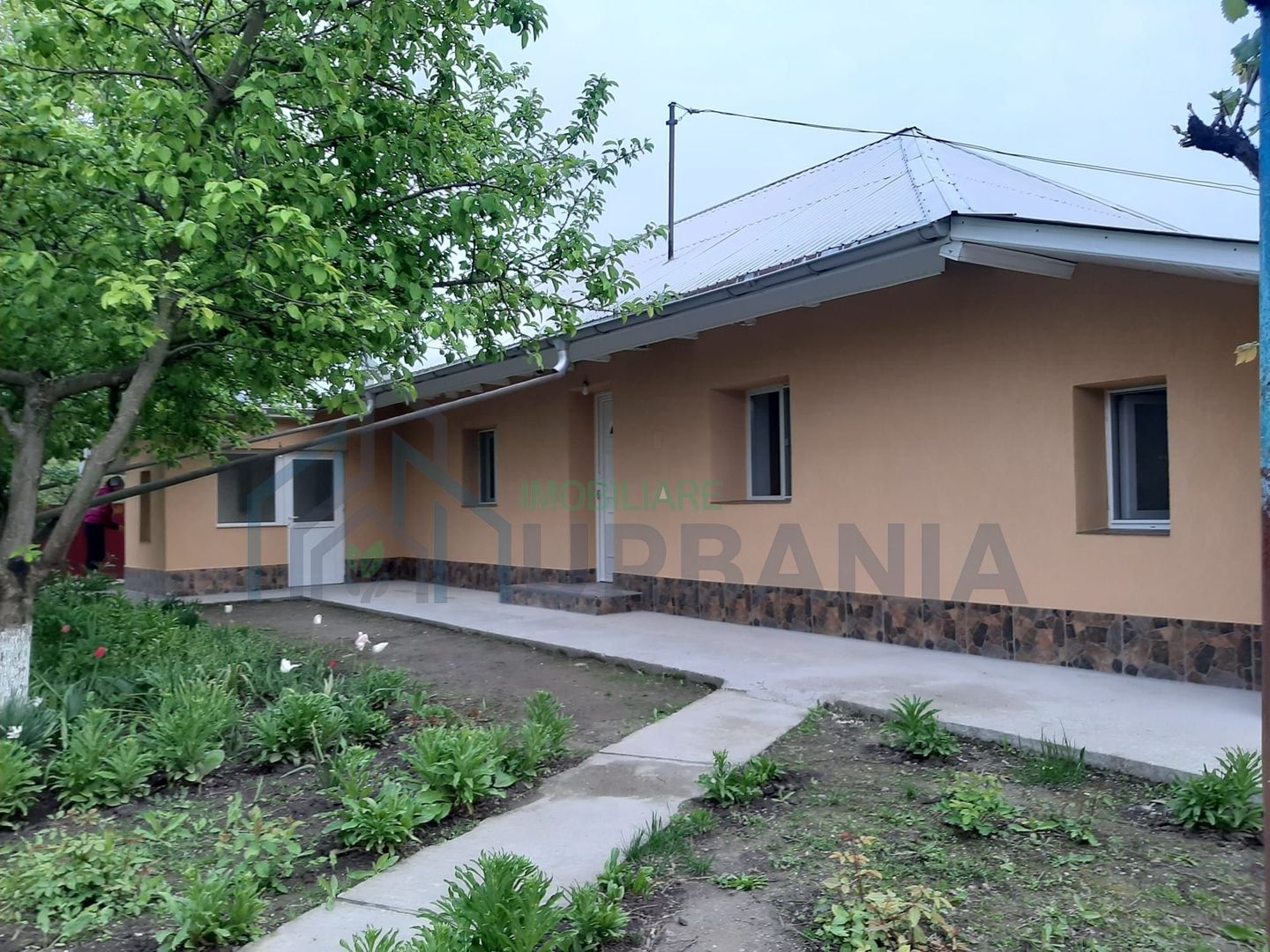 Casă complet renovată și utilată în Prisacani – 70 mp utili, teren 980 mp - Poză 1
