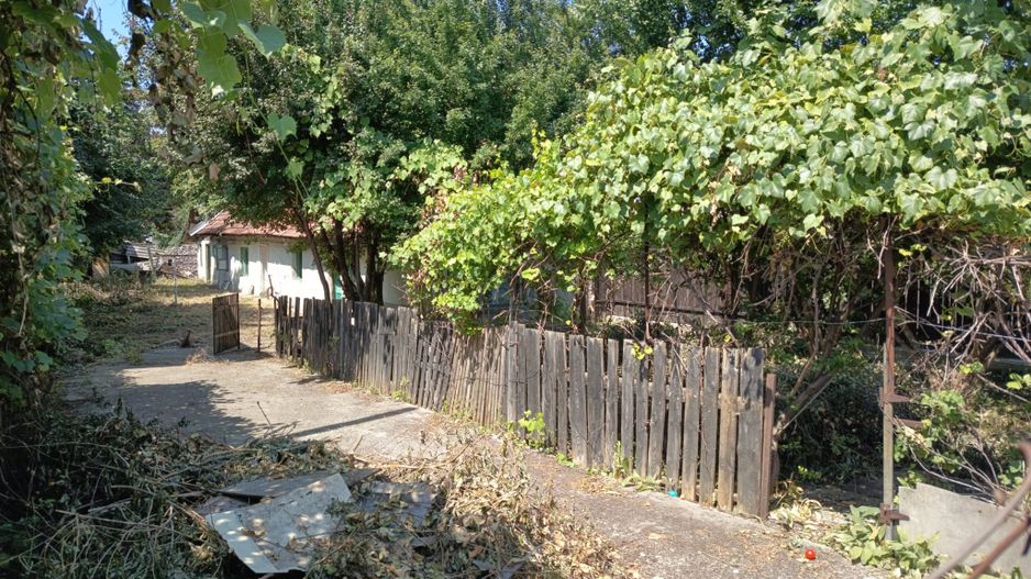 Casa demolabila+Teren generos 546 mp in Bartolomeu,ideal pentru investitie - Poză 1