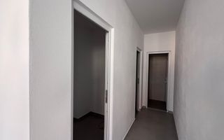 Spațiu comercial de închiriat în Cisnădie – renovat, cu vitrine la str - Poză 3