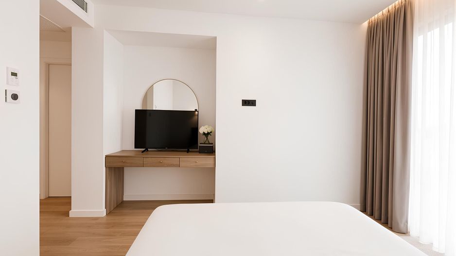 Apartament luminos cu 3 camere și terasă | One Herăstrău Towers - Poză 15