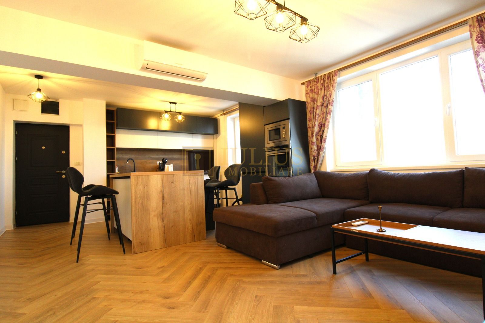 3 camere, etaj 2, lift, prima inchiriere, vedere spre Bega - Poză 1