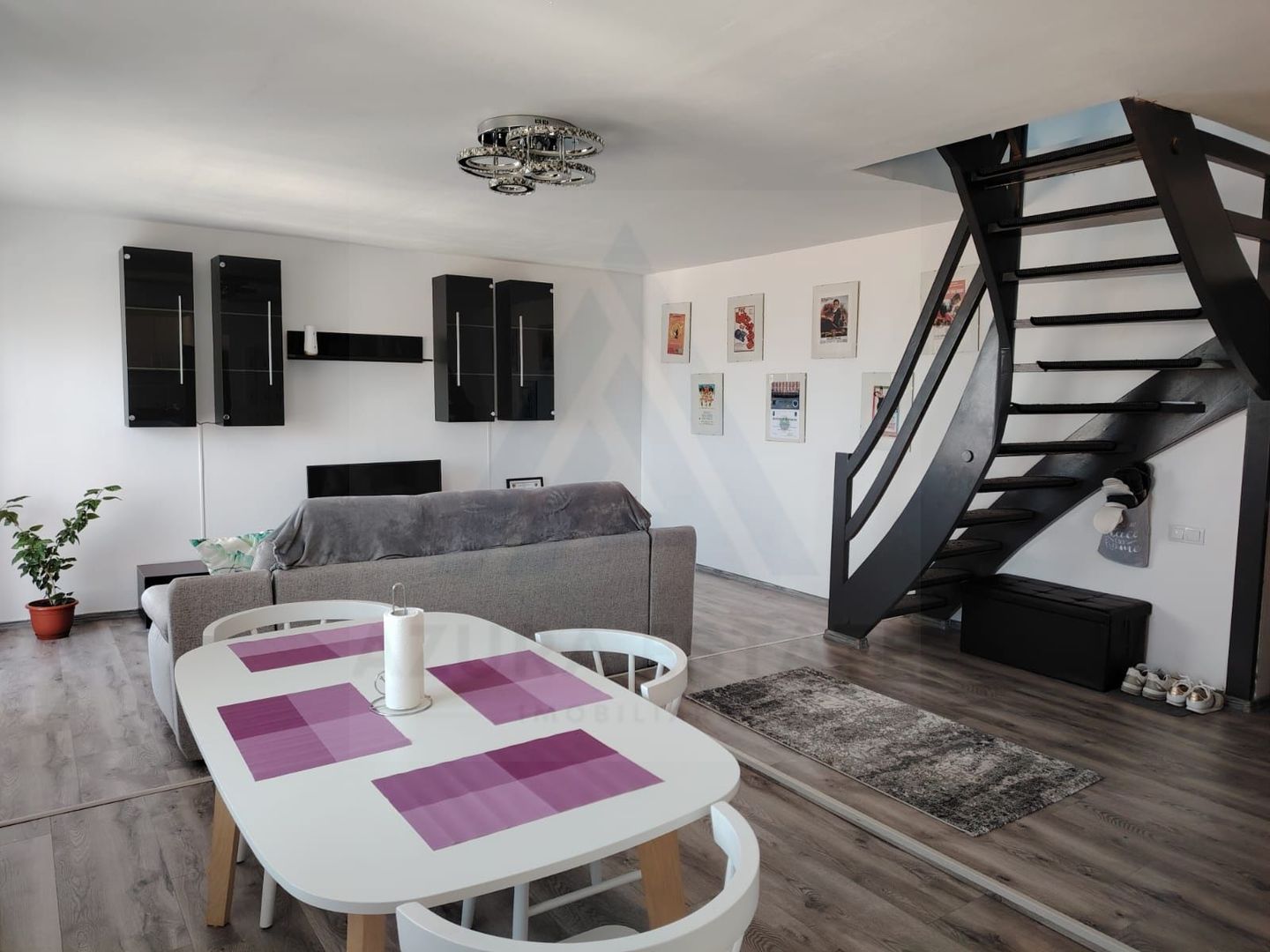 Apartament modern 3 camere 65 mp utili balcon zona Vasile Aaron - Poză 1