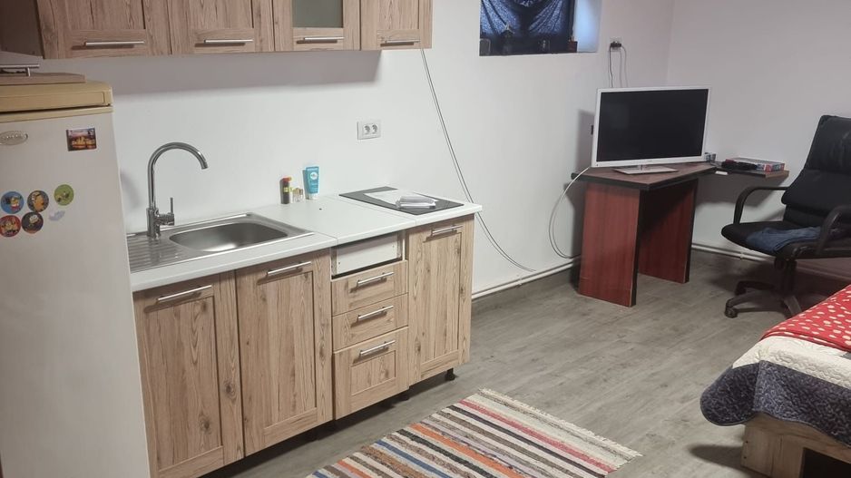 Garsonieră de închiriat - zona Gara, demisol, 35 mp - Poză 1