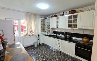 Casă de vânzare pe un nivel | 410 mp | strada Universității - Poză 4