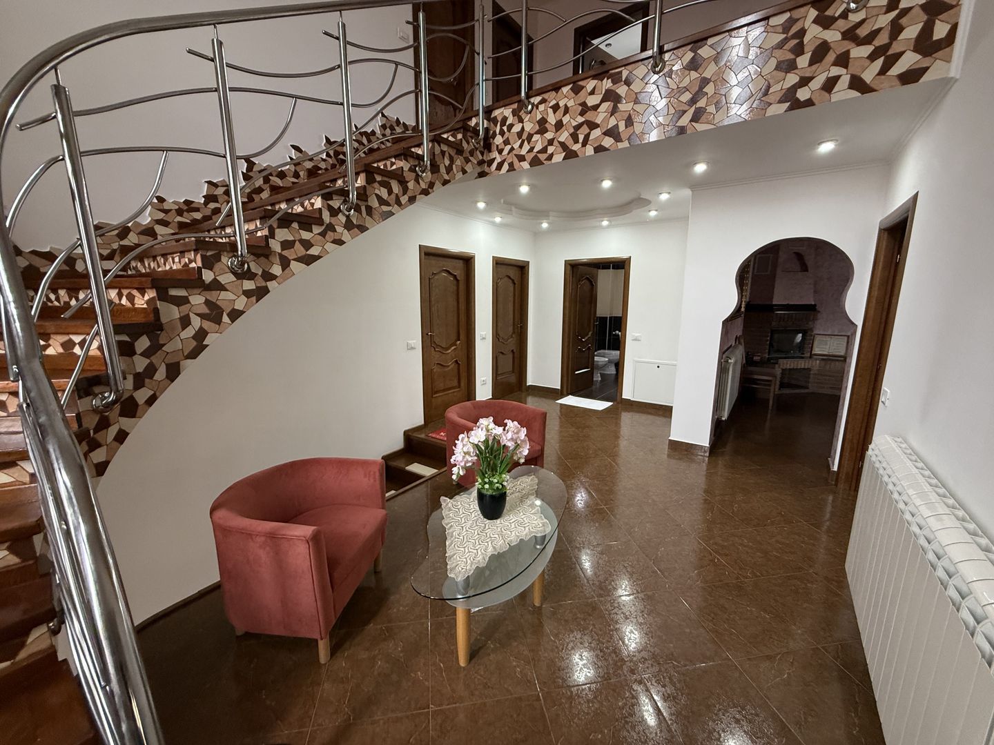 Casă de vânzare | Burdujeni | 417 mp construiți | Teren 1.200 mp - Poză 1