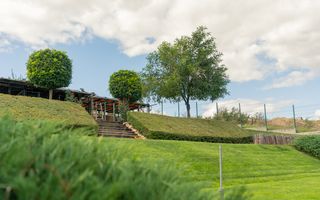 Proprietate spectaculoasă în Câmpenești de vanzare - Poză 14