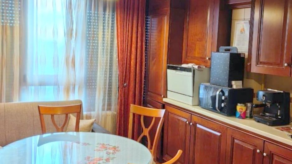 Apartament de vânzare - 4 camere, Strada Tecuci, Bloc Vega - Poză 3