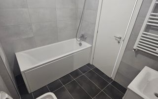 INTABULAT! MUTARE IMEDIATA! Apartament cu 2 camere decomandat Central - Poză 7
