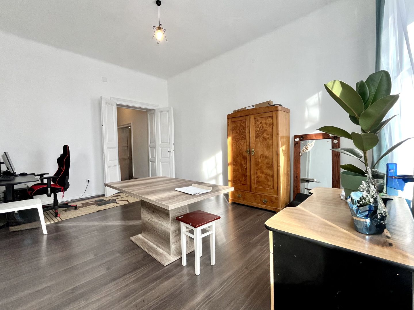 Un apartament care îți oferă orașul la un pas și vedere la Bega - Poză 4