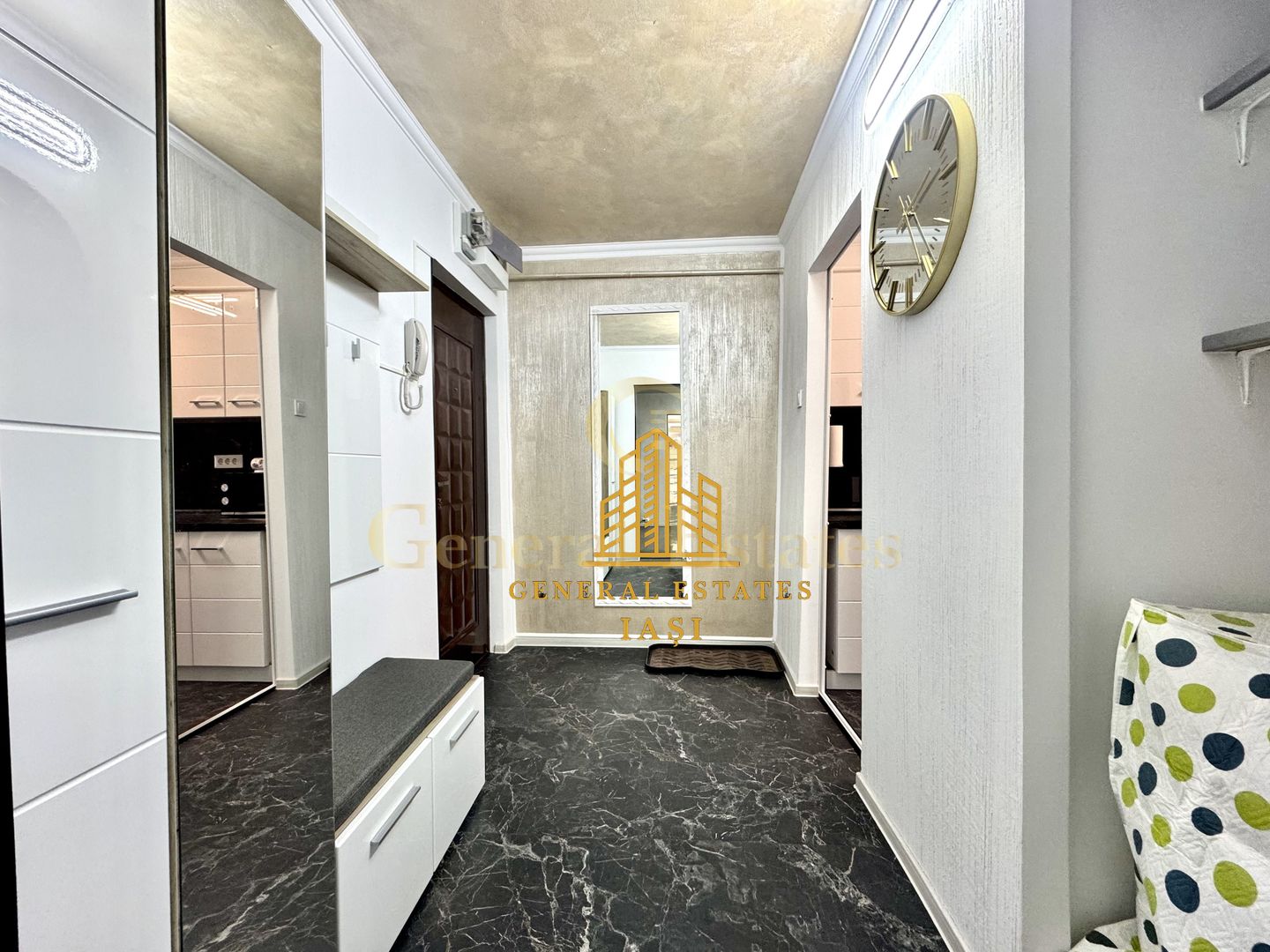 Vânzare apartament cu 2 camere 52 m.p. în Pod Roș - Poză 14