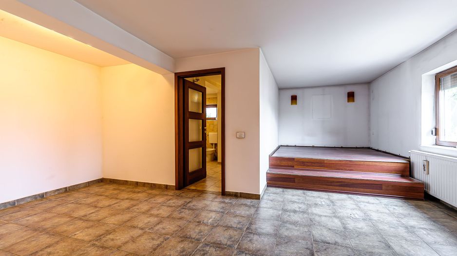 Imobil spațiu comercial și 11 apartamente - Poză 7