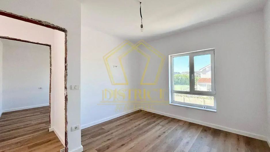 Duplex cu 5 camere, despartit prin camera tehnica I Dumbravita - Poză 2