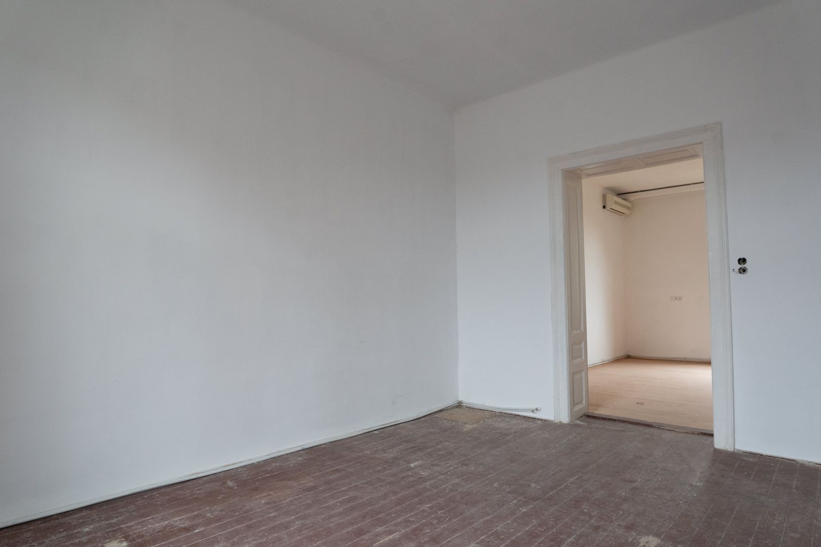 De vanzare Cladire bloc Istoric Central Arad D+P+E+M curte proprie - Poză 20