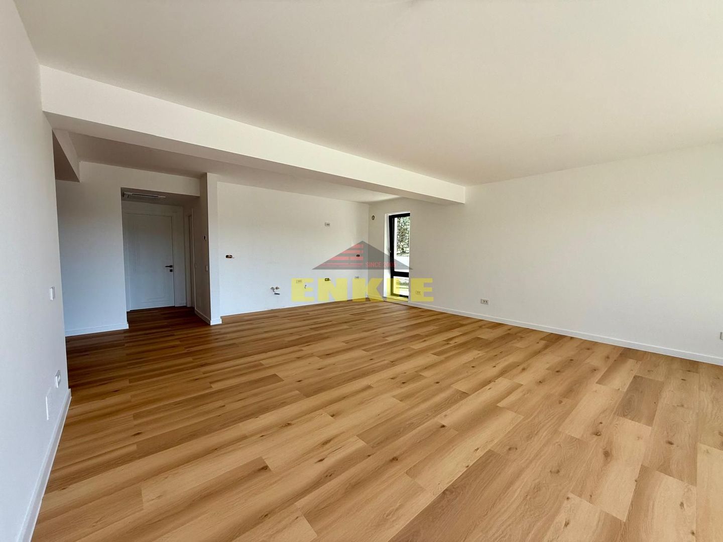 Apartament de lux, 5 minute de Botoșani, 109 mp utili+terasă si curte - Poză 8
