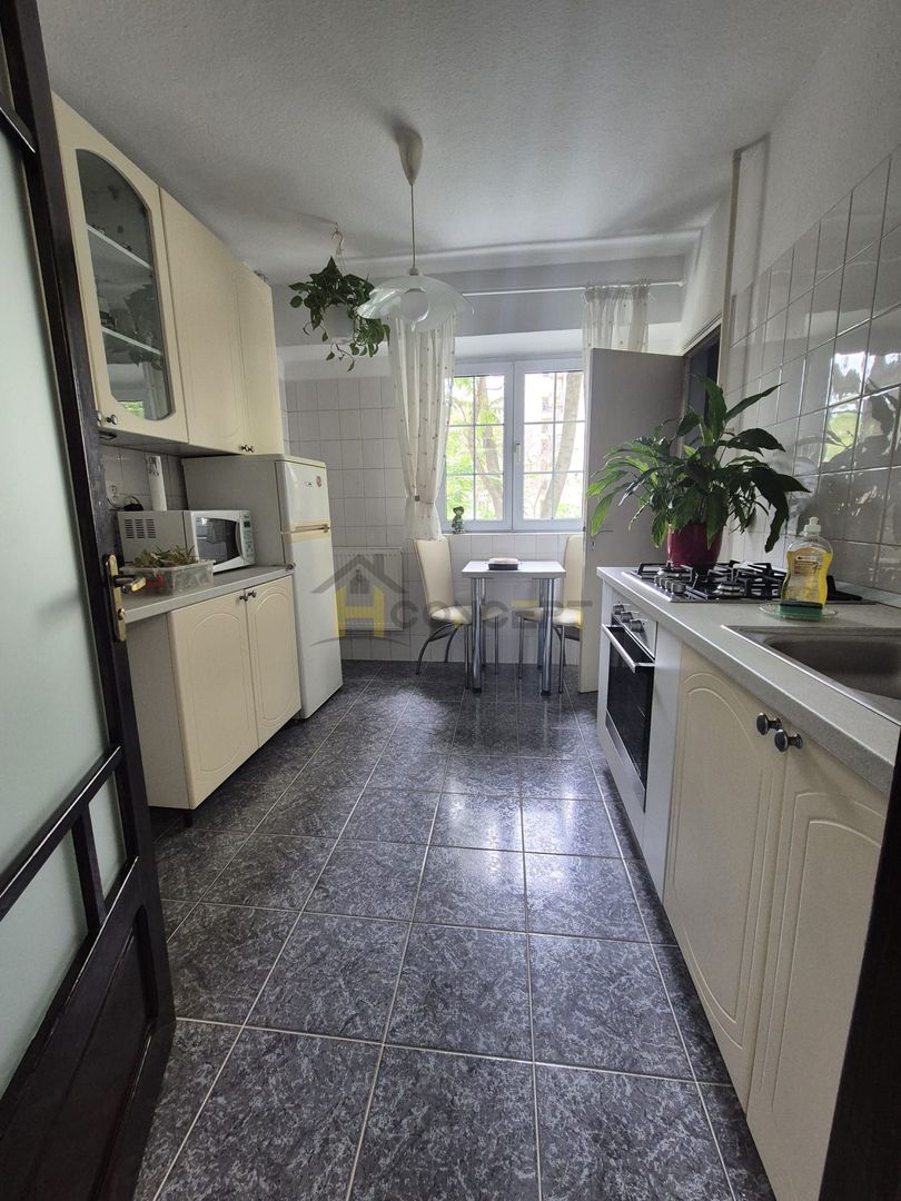 Inchiriere Apartament 3 camere disponibil imediat Bld Decebal - Poză 8