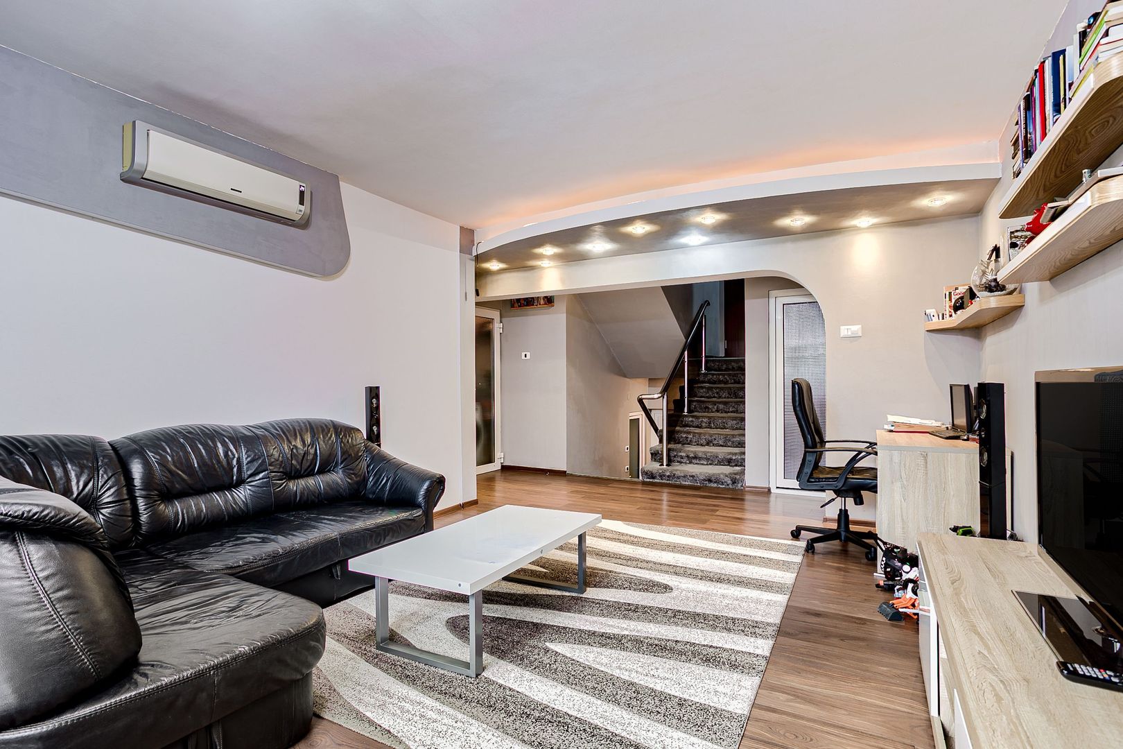 VÂNDUT!!! Apartament Samantha cu 3 camere, Zona Polivalentă - Poză 1