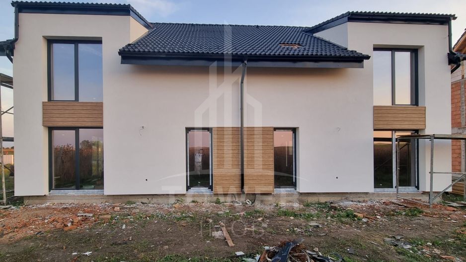 Casă Tip Duplex INDEPENDENTĂ ENERGETIC - Cartier NOU - Poză 4